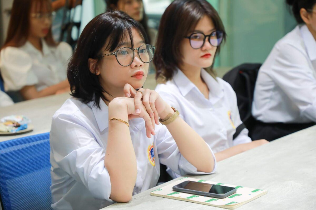 Học thêm chứng chỉ kế toán: Bước đệm vững chắc cho sự nghiệp 3 Đối tượng phù hợp để học thêm chứng chỉ kế toán