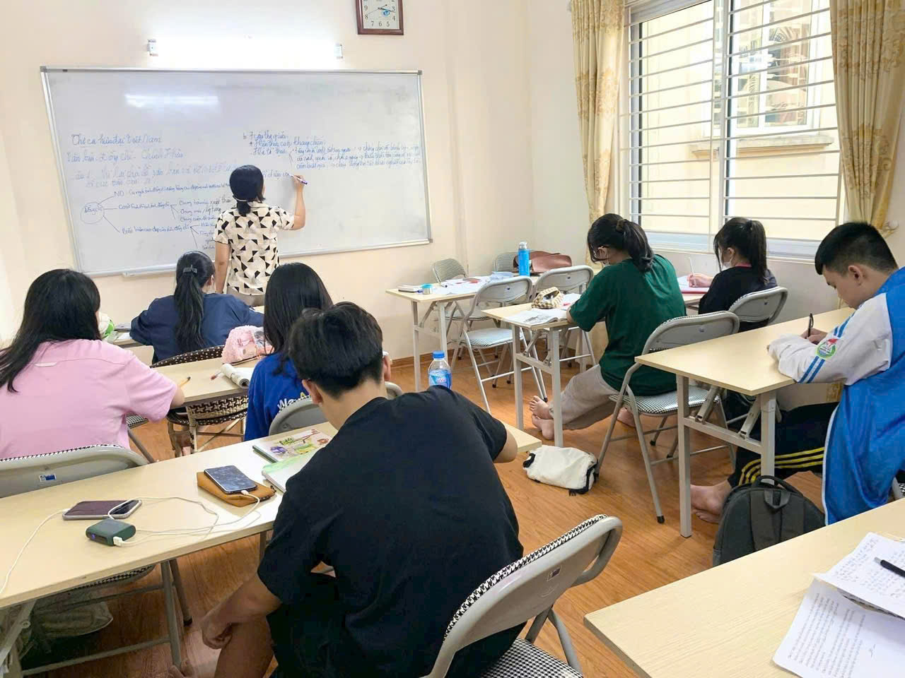 Hộ kinh doanh dạy thêm đóng thuế bao nhiêu?